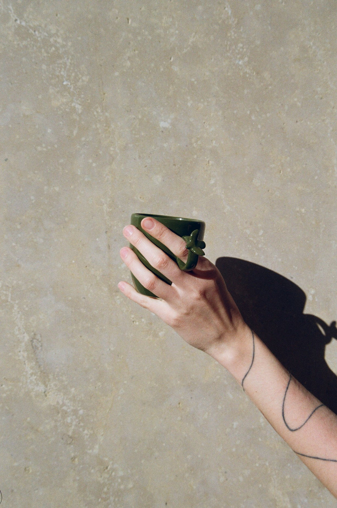 DÉJÀ VU mug in rose leaf color