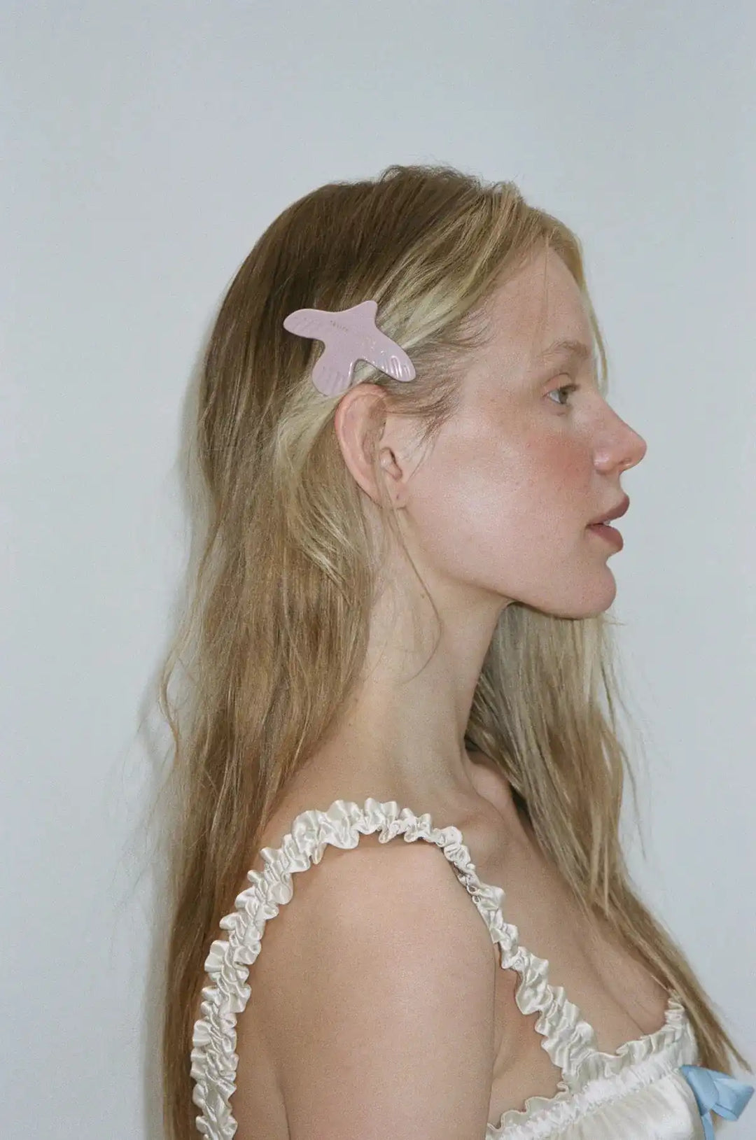 PALOMA medium hair clip in pale rose color