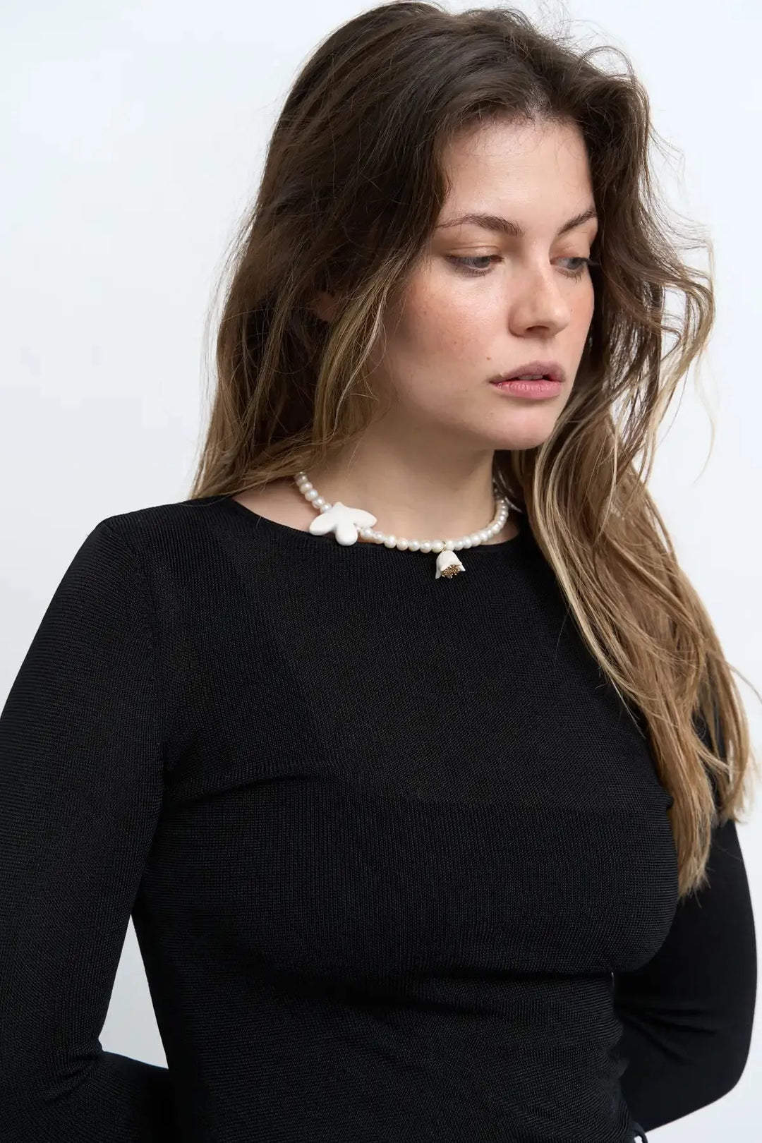 Polysk Necklace with Medium Pearls, Bird and Small White Bellflower