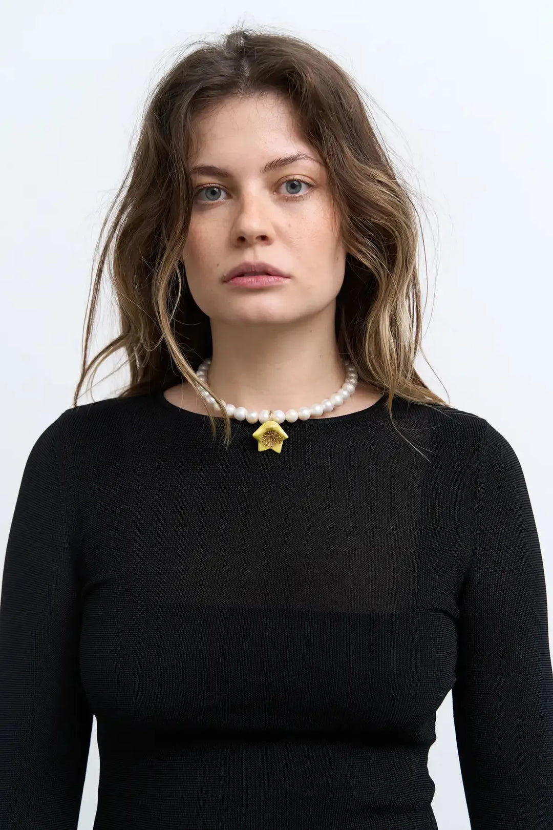 Polysk Necklace with Large Pearls and Yellow Bellflower