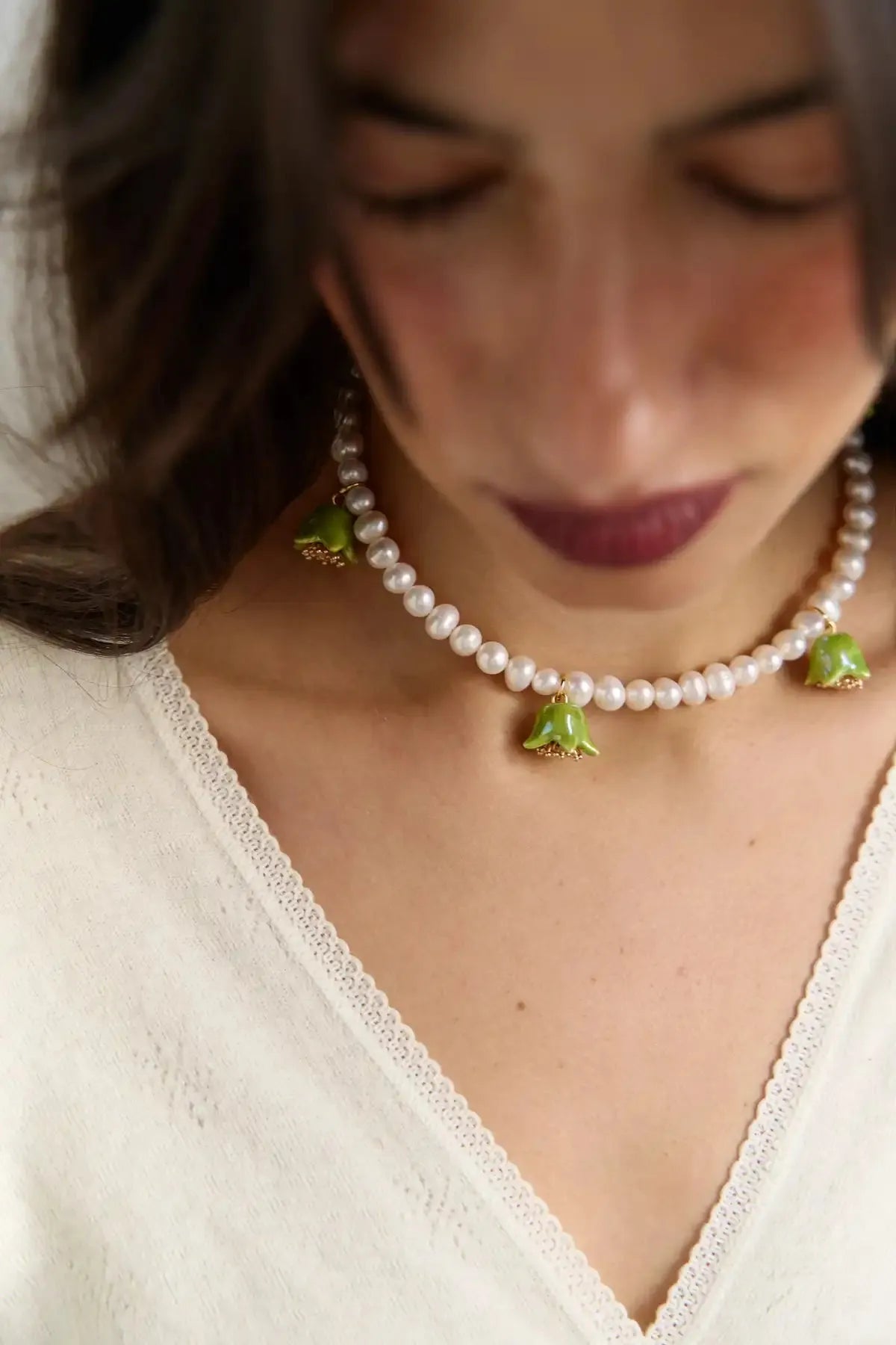 Polysk Necklace with Medium Pearls and Small Green Bellflowers