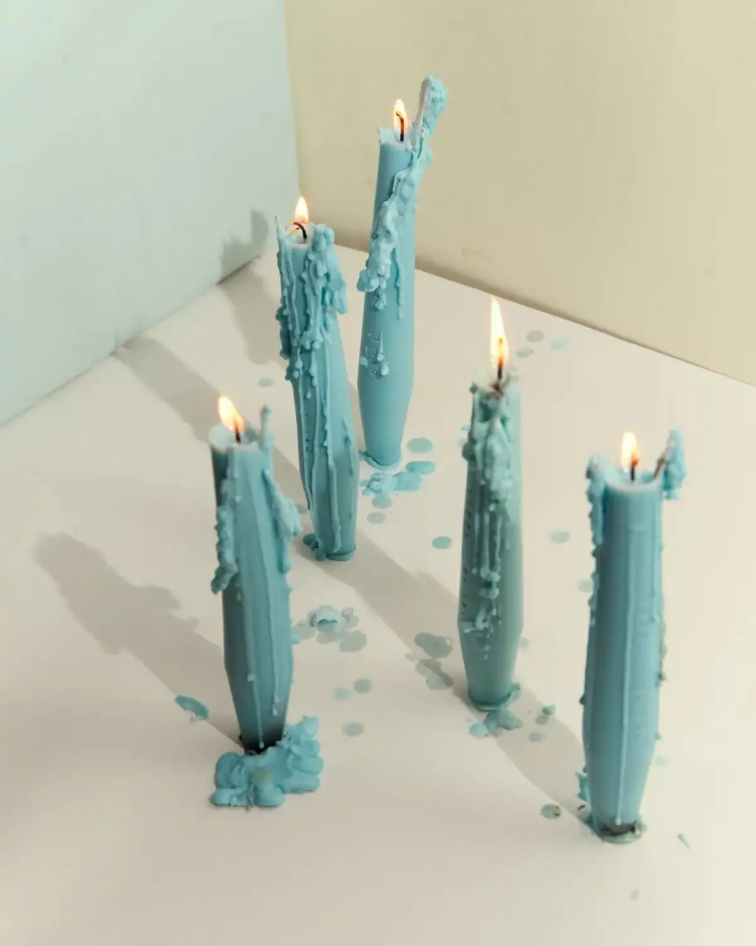 Набір 6.674 із двох блакитних свічок із бджолиного воску