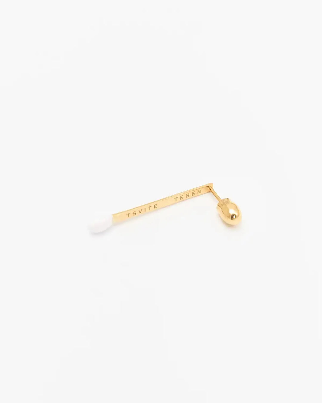 Сережка 6.674 у формі довгого срібного сірника в позолоті з білою емаллю