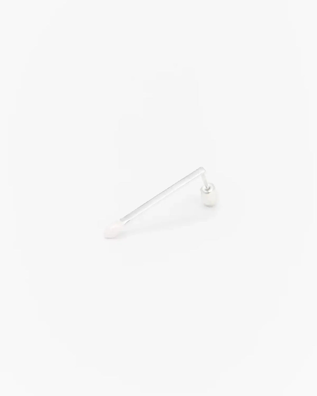 Сережка 6.674 у формі довгого срібного сірника з білою емаллю