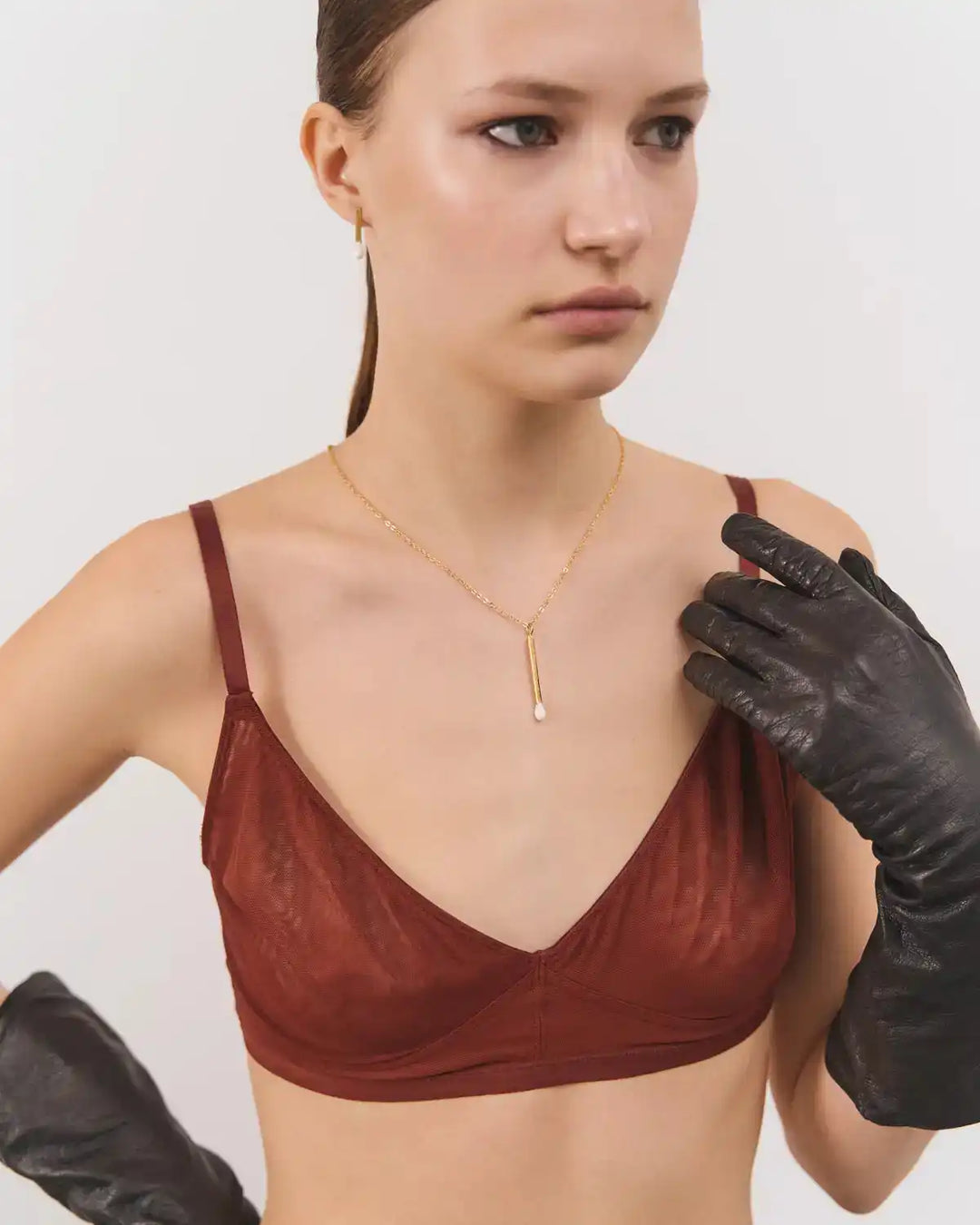 Підвіс 6.674 у формі срібного сірника в позолоті з білою емаллю