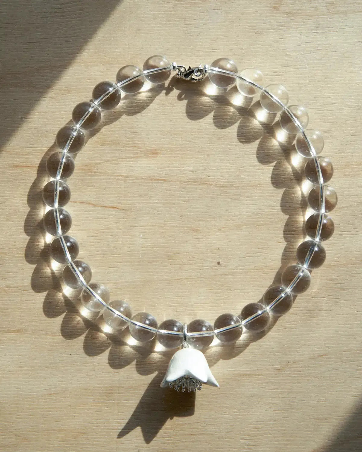 Polysk Necklace with Crystal and White Bellflower