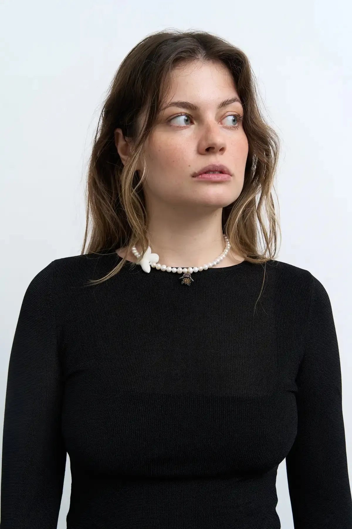 Polysk Necklace with Medium Pearls, Bird and Small Blue Bellflower