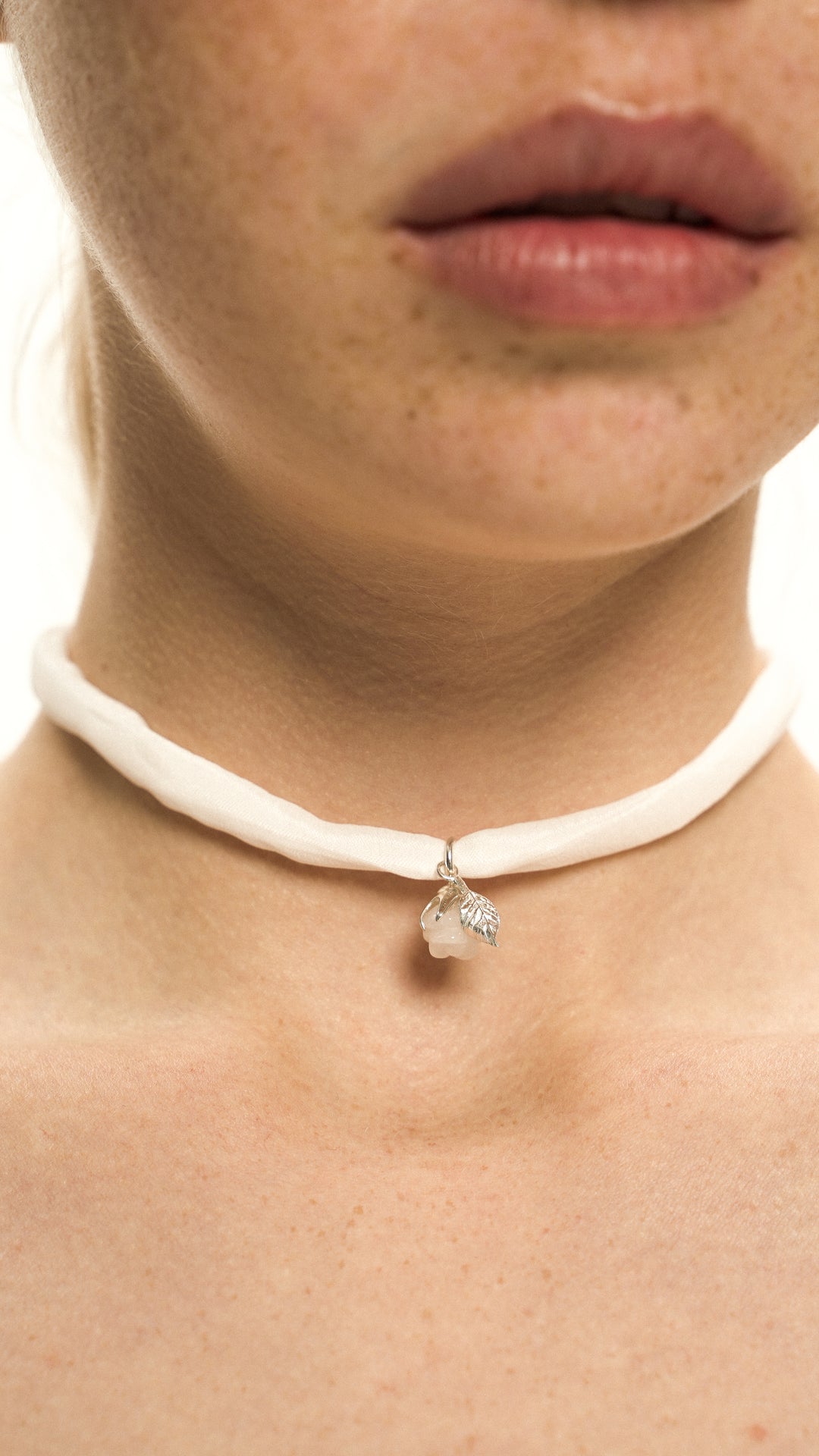 ROSARIUM white silver pendant with ribbons