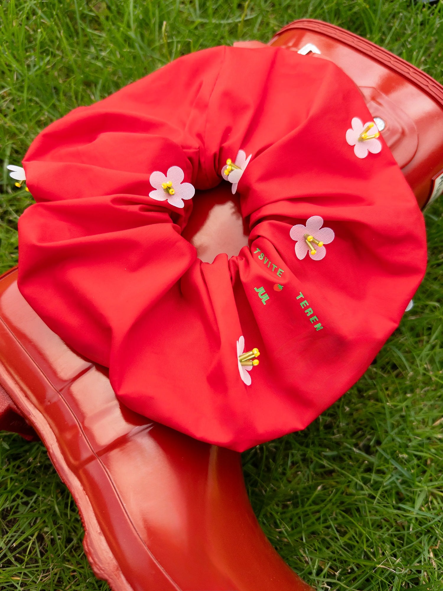 COMPOTE scrunchie