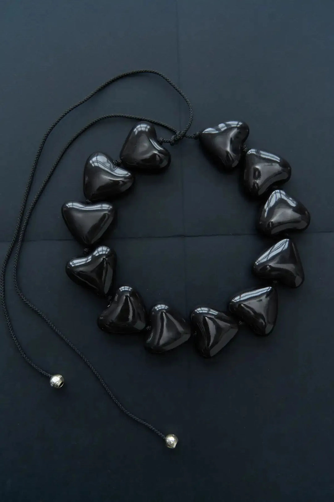 Кольє AURA з чорними порцеляновими серцями