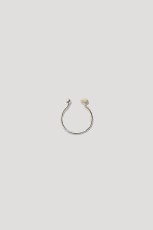 Ring BLOSSOM i sølv med en cremefarvet rose