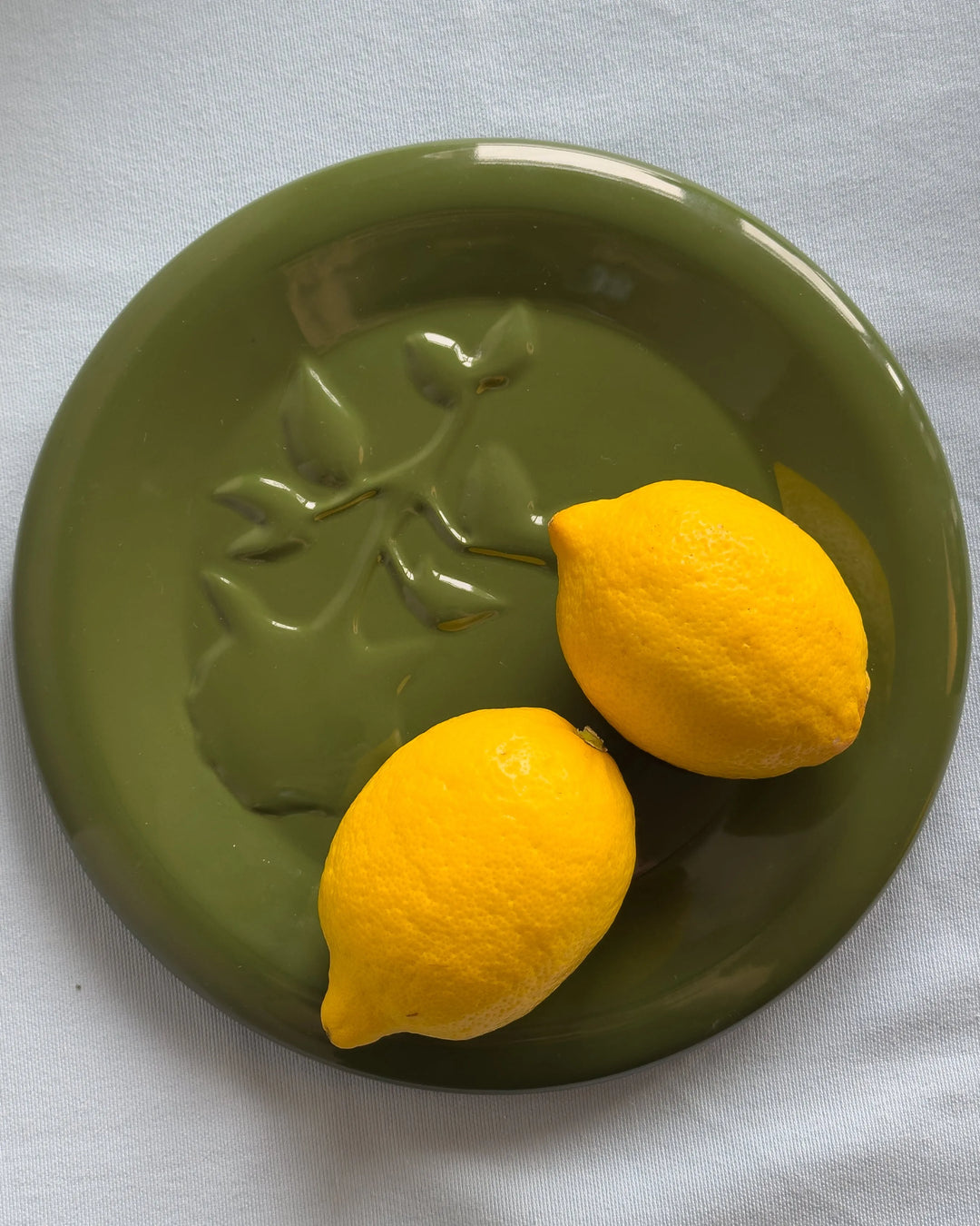 AMORE plate in rose leaf color