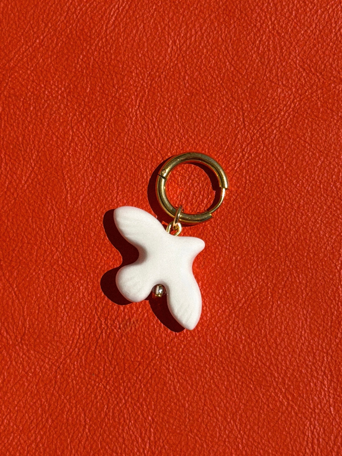 MYRNI single earring with a small bird