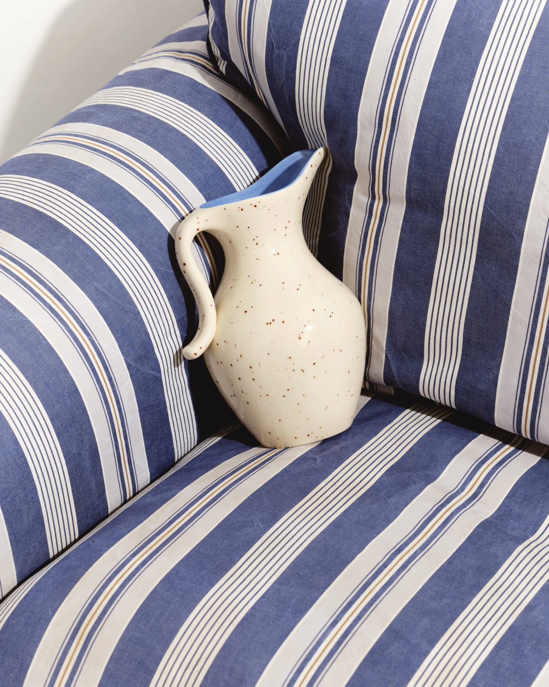 ROSA jug in eggshell color