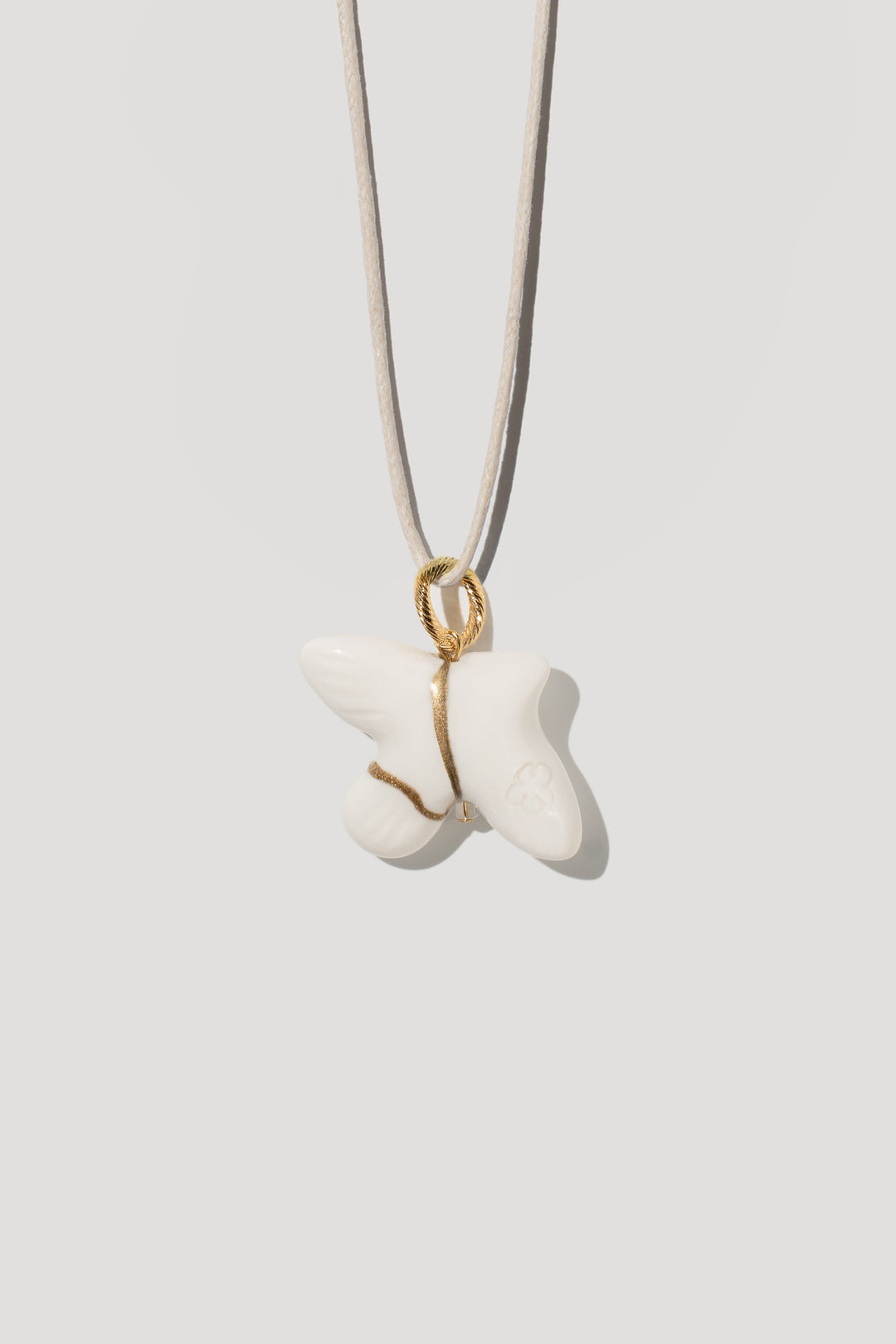MYRNI kintsugi pendant with gold-plated fittings
