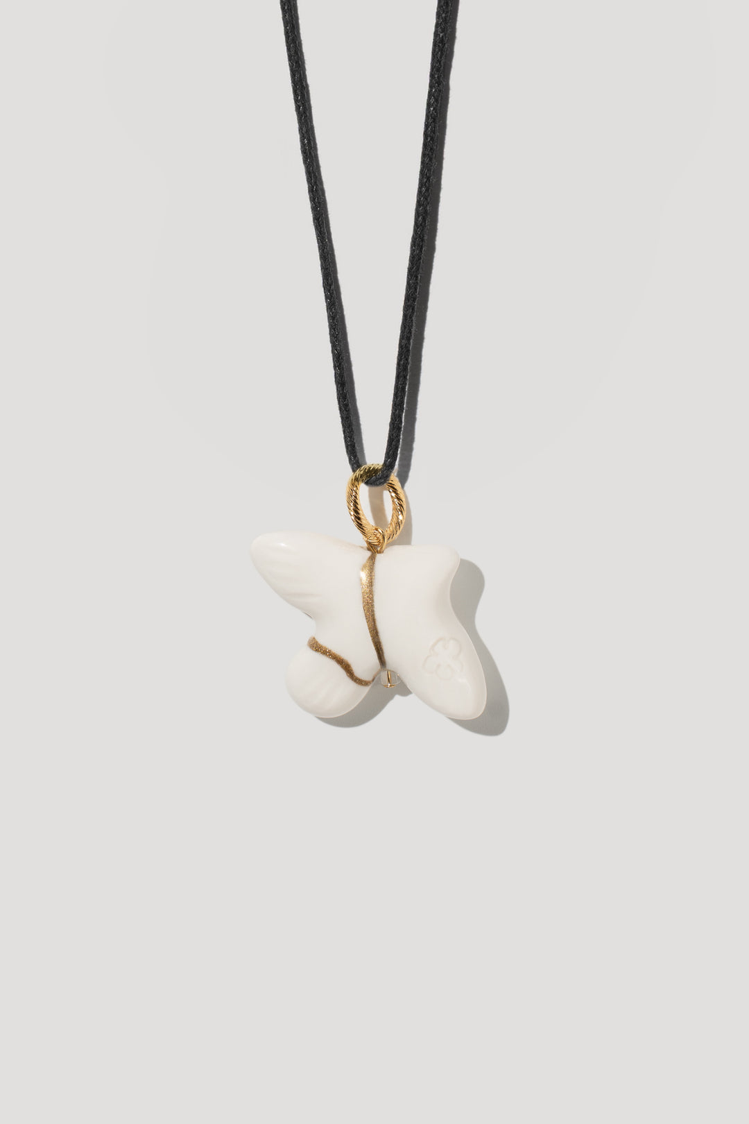 MYRNI kintsugi pendant with gold-plated fittings