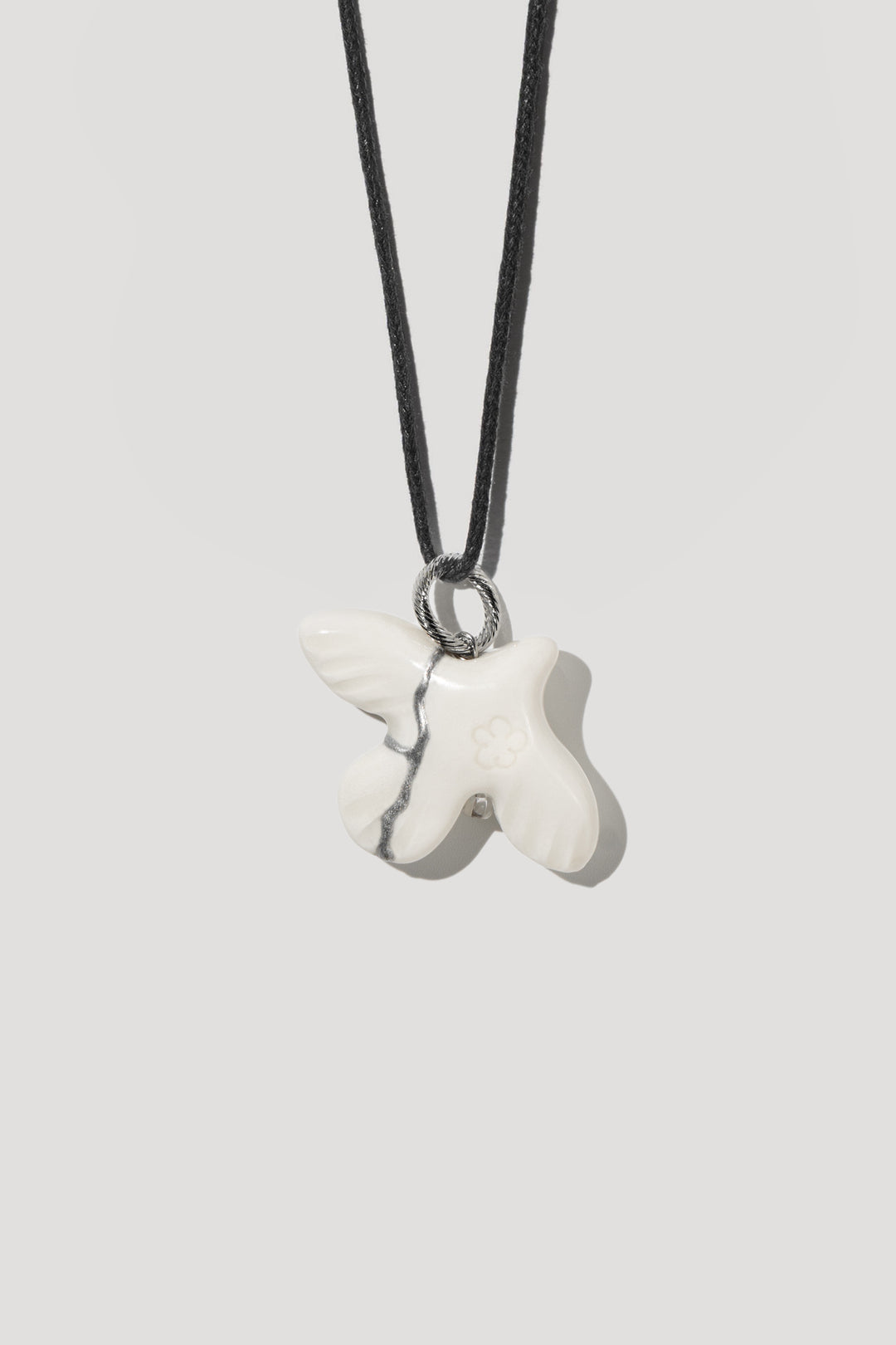 MYRNI kintsugi pendant with silver fittings