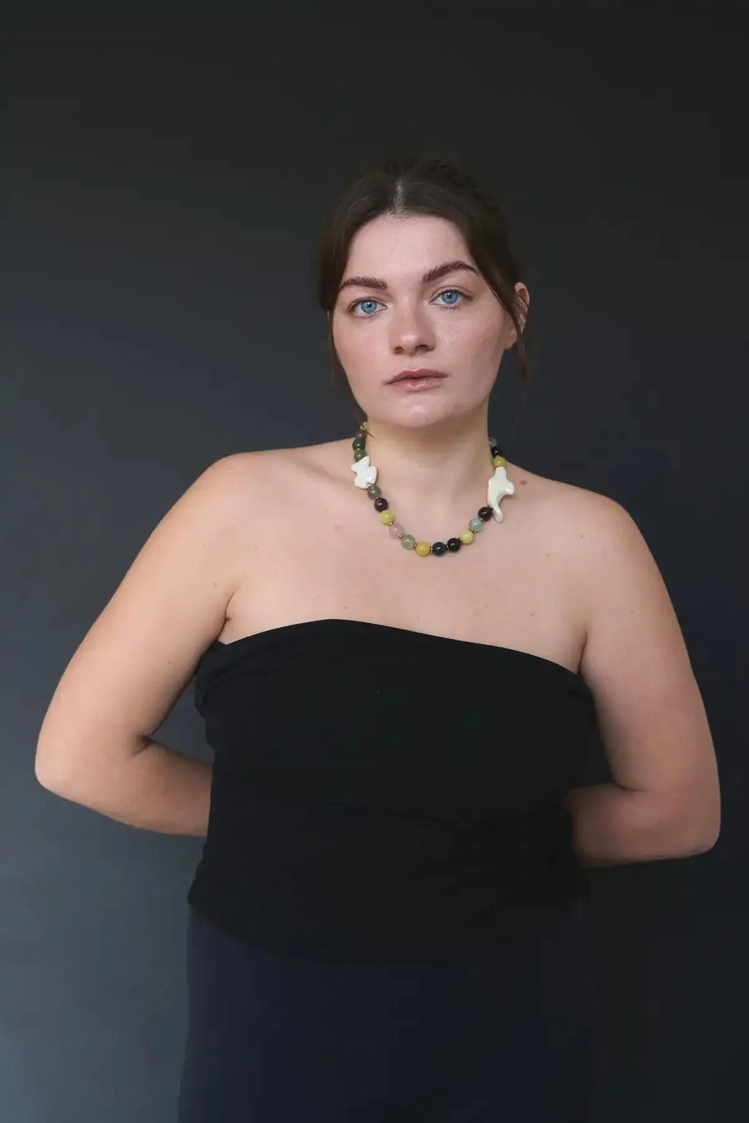 Кольє KHVYLI з кольоровими мінералами та двома рибами