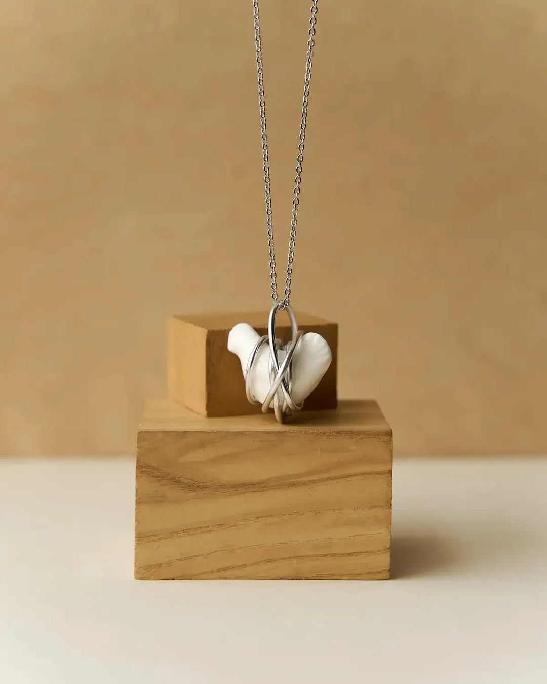 Liuli Hen Pendant with Metal Frame