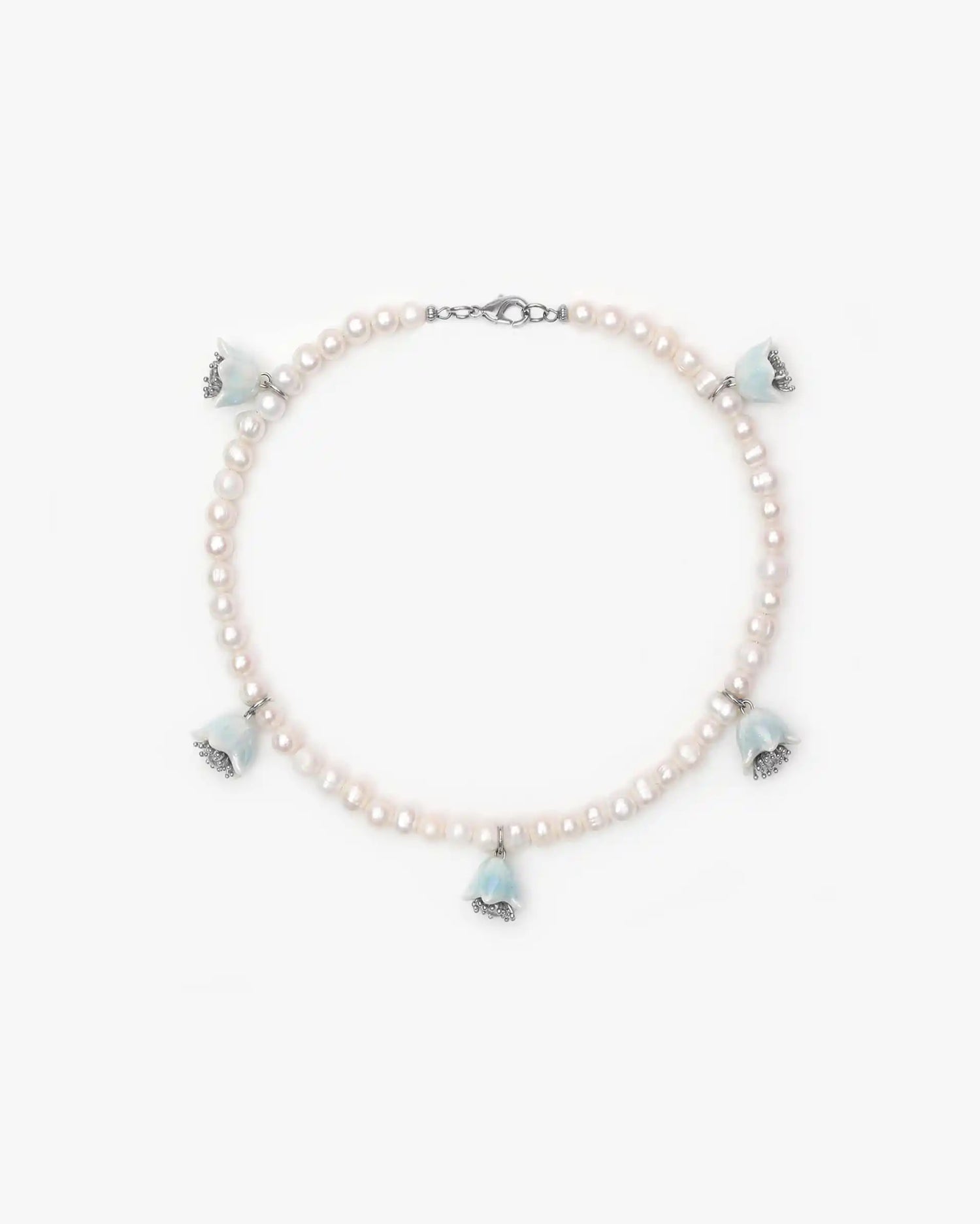 Polysk Necklace with Medium Pearls and Small Sky Blue Bellflowers