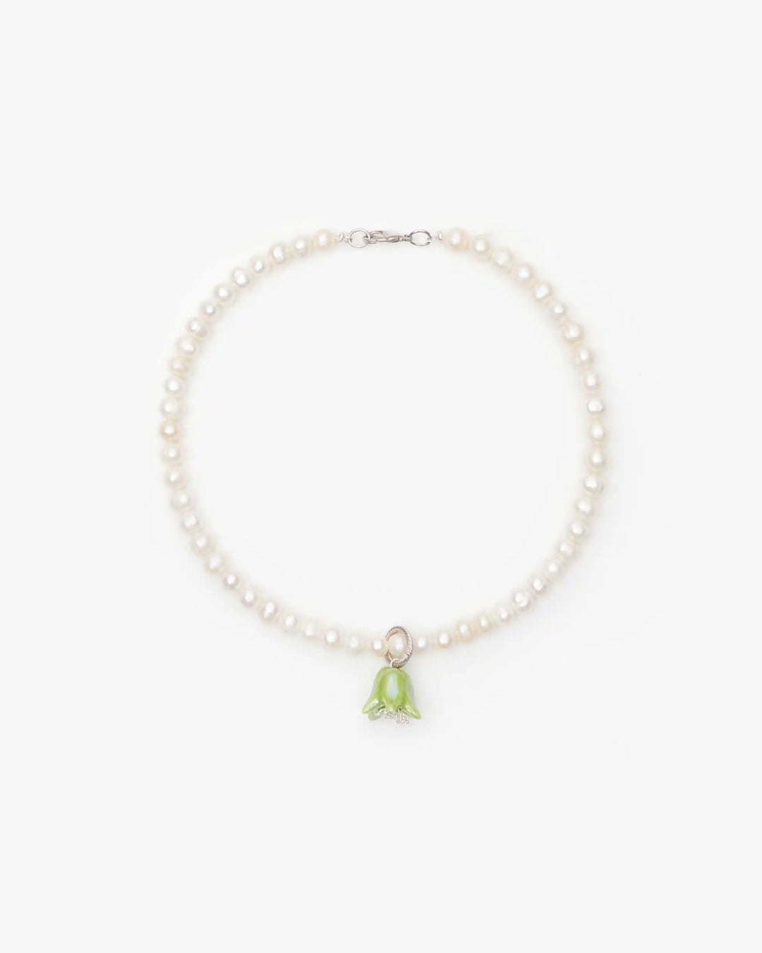 Polysk Necklace with Medium Pearls and Small Green Bellflower