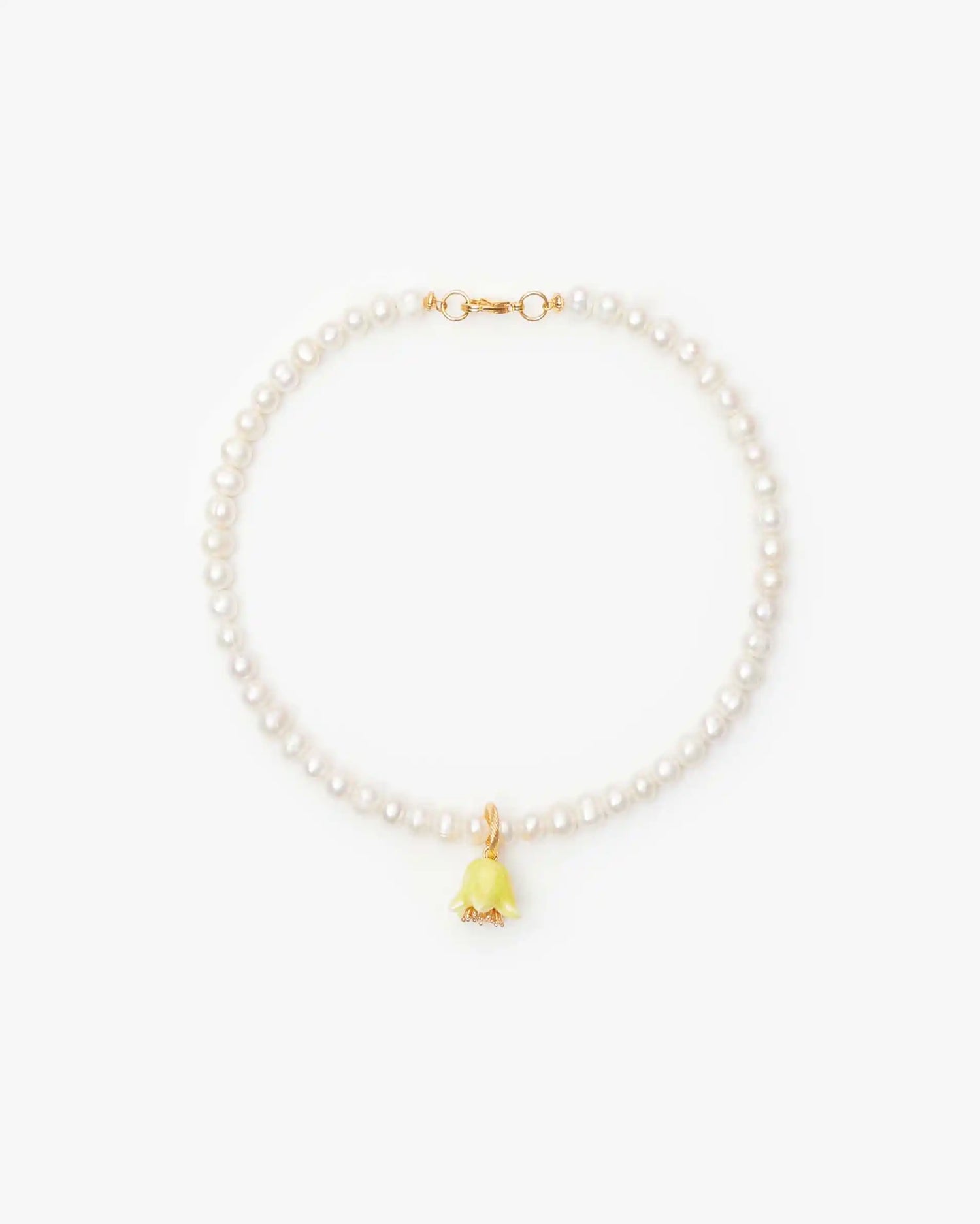 Polysk Necklace with Medium Pearls and Small Yellow Bellflower
