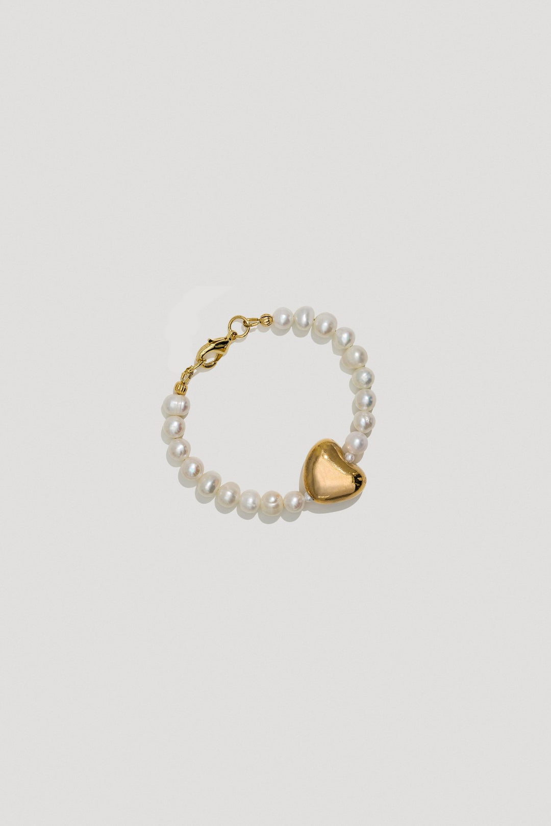 SKARB bracelet with medium pearls, gold heart