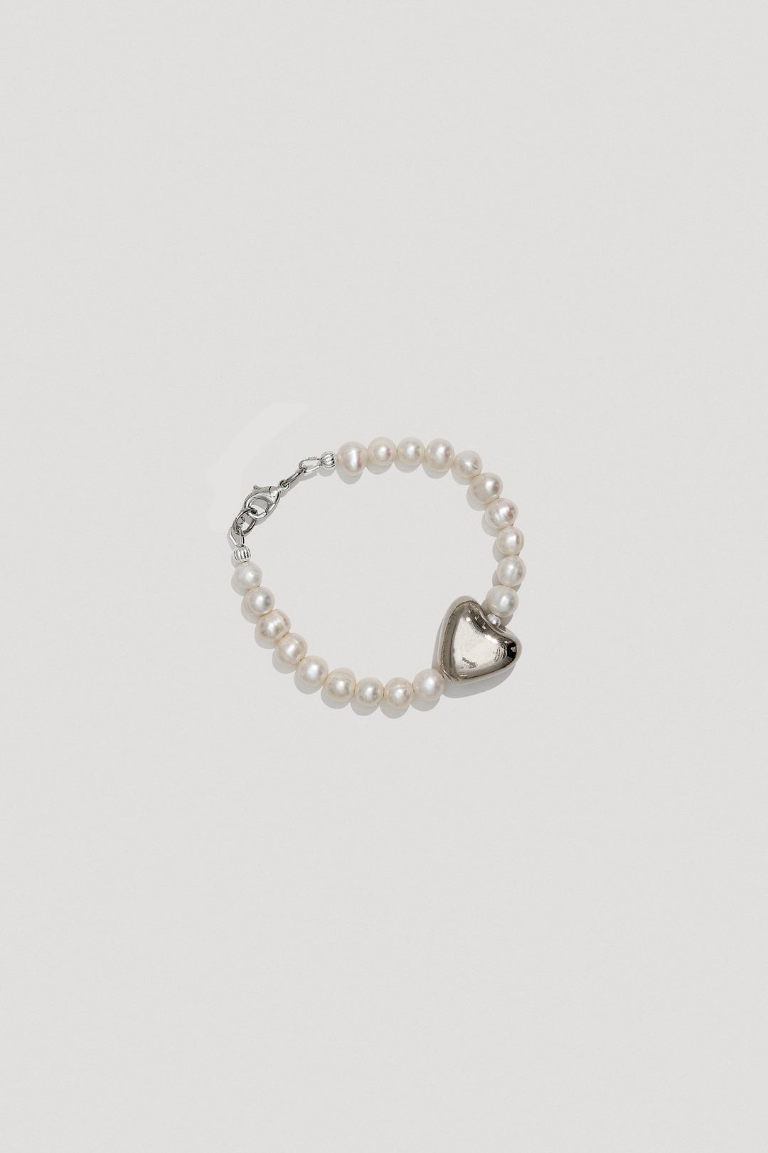 SKARB bracelet with medium pearls, platinum heart
