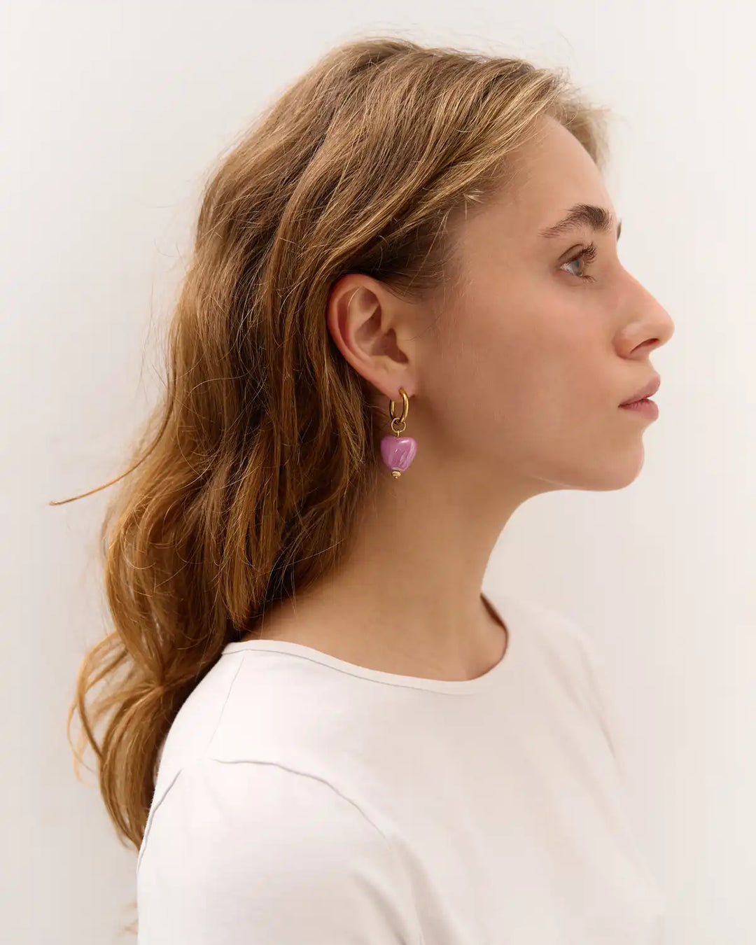 SKARB single earring with a small lilac heart