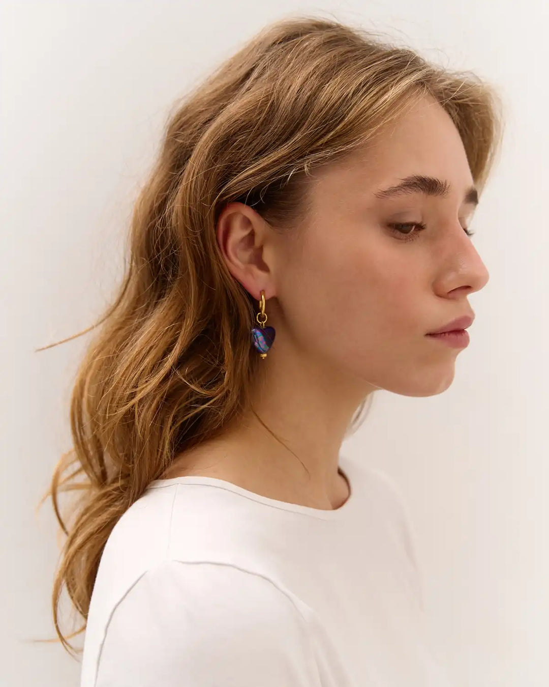 SKARB single earring with a small blue heart