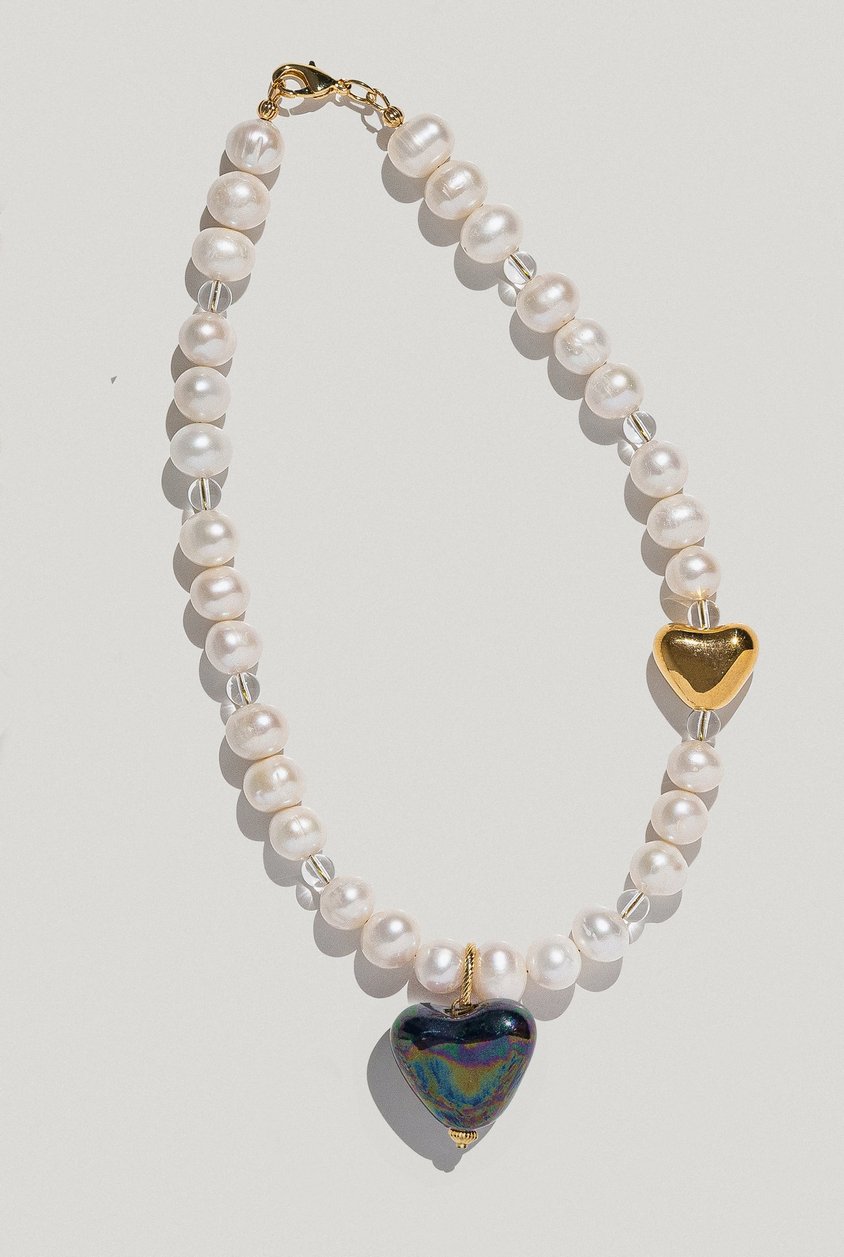 SKARB necklace with large pearls, gold and black heart