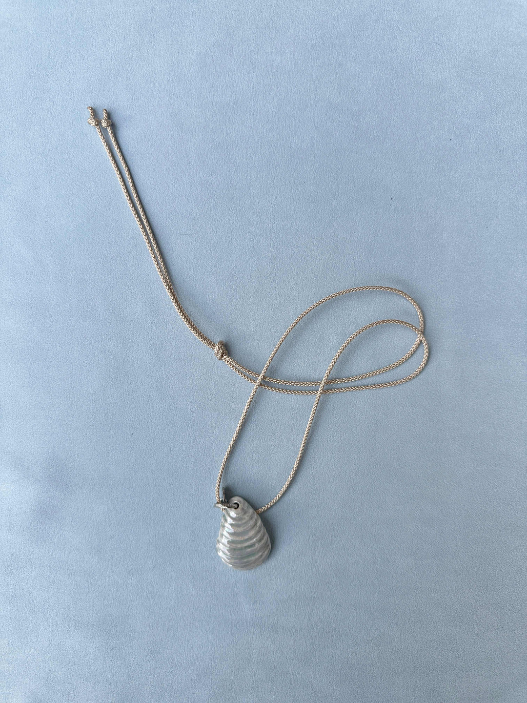 Підвіс LAHUNA на світлому шнурку 9