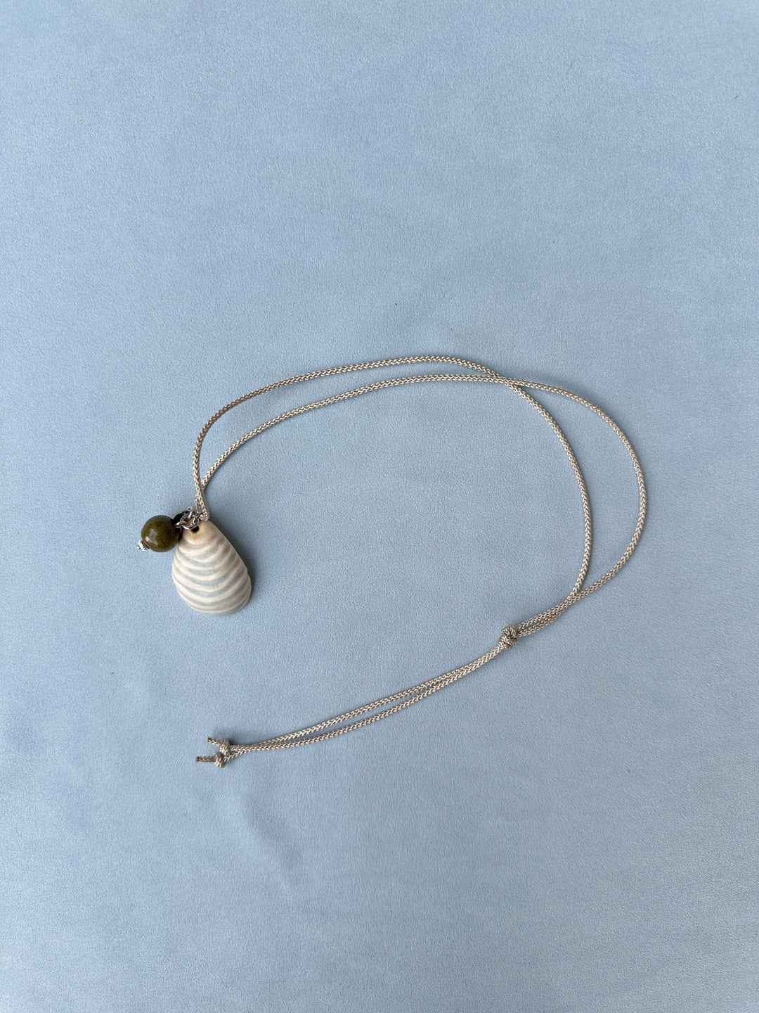 Підвіс LAHUNA на світлому шнурку 10