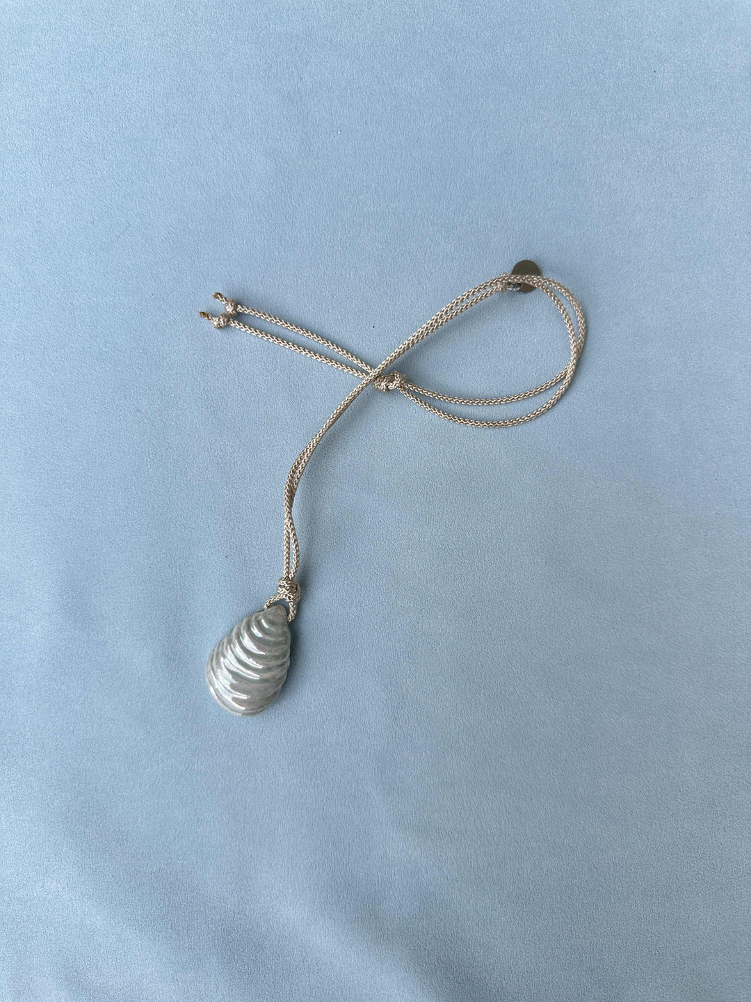 Підвіс LAHUNA на світлому шнурку 14