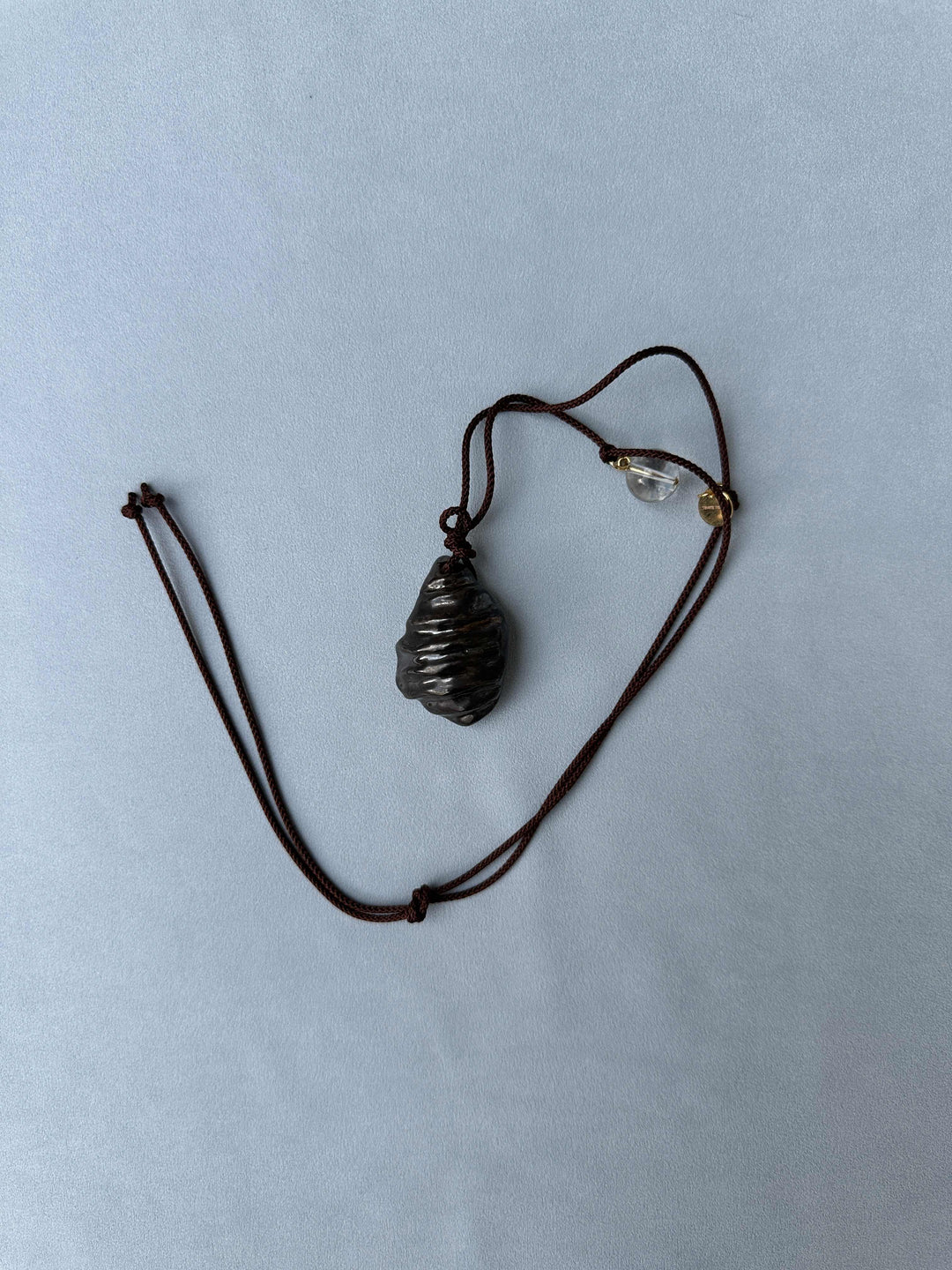 Підвіс LAHUNA на темному шнурку 2