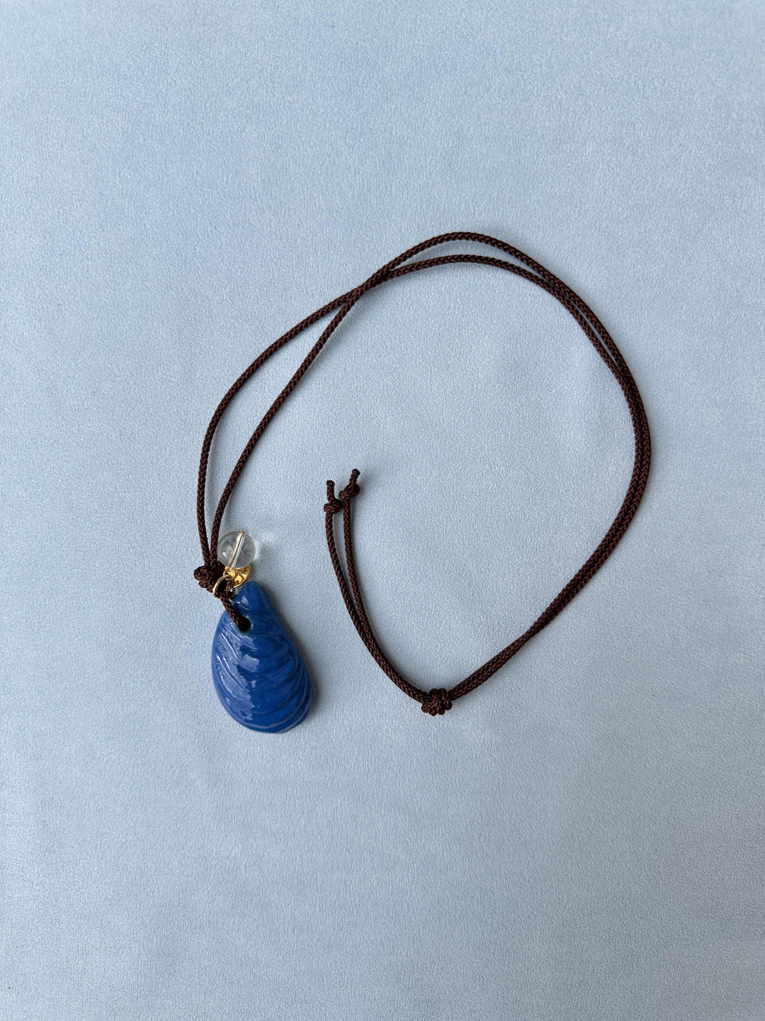 Підвіс LAHUNA на темному шнурку 9