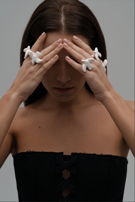 каблучка пташка цвіте терен