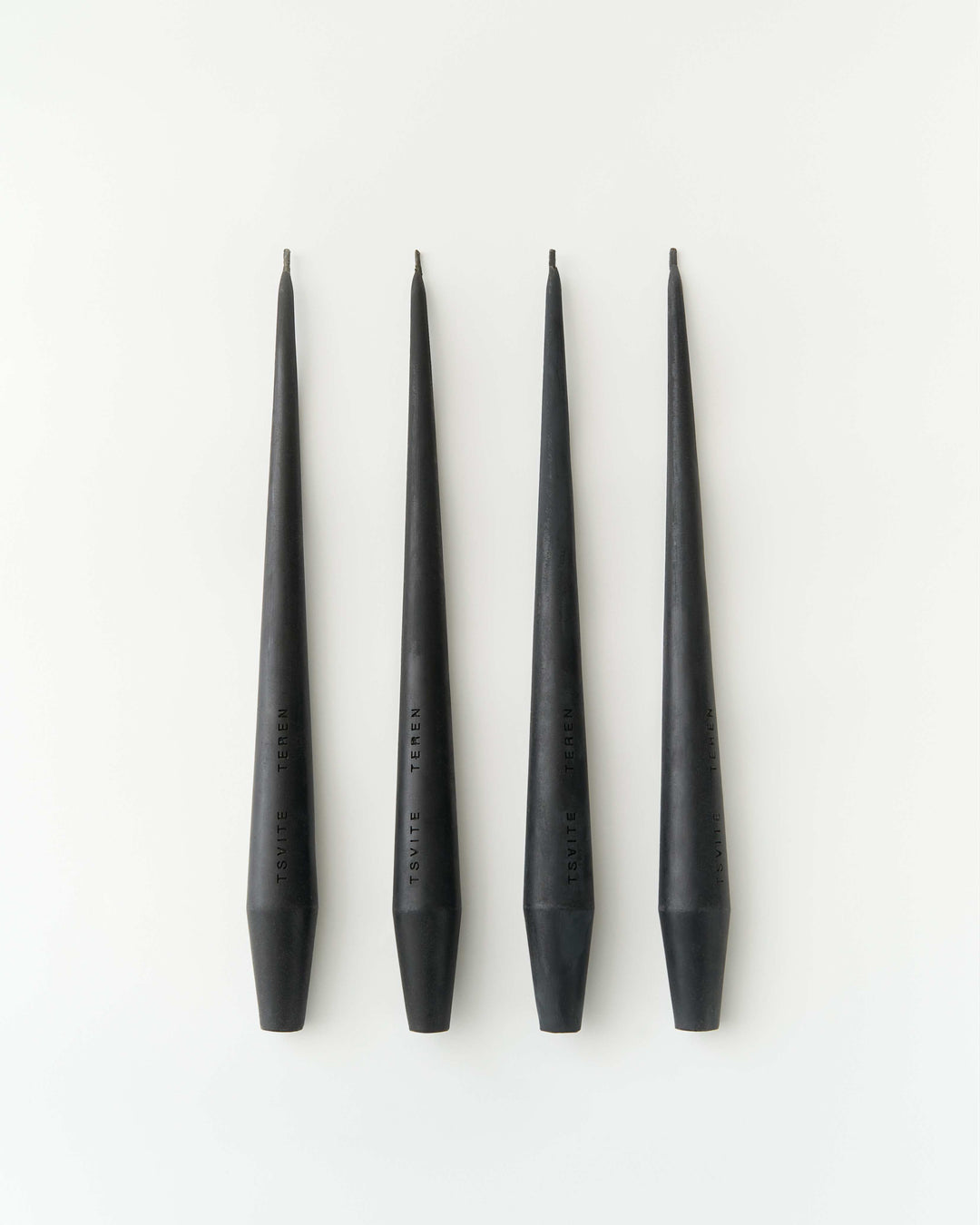 Набір VITA із чорних свічок з бджолиного воску