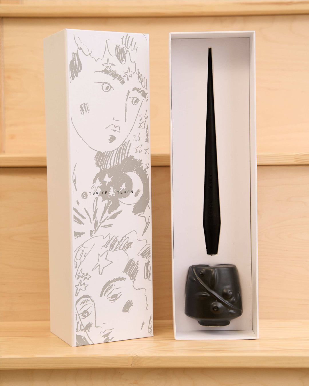 Vita Candle Holder with Sculptural Blackthorn Berries