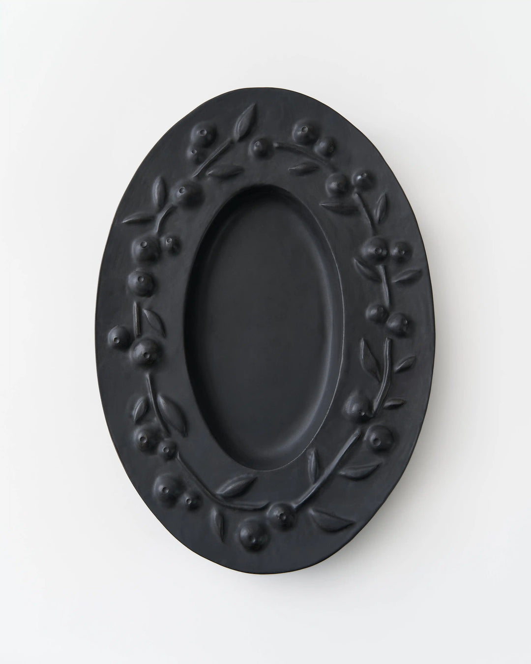 Vita Plate with Sculptural Blackthorn Berries