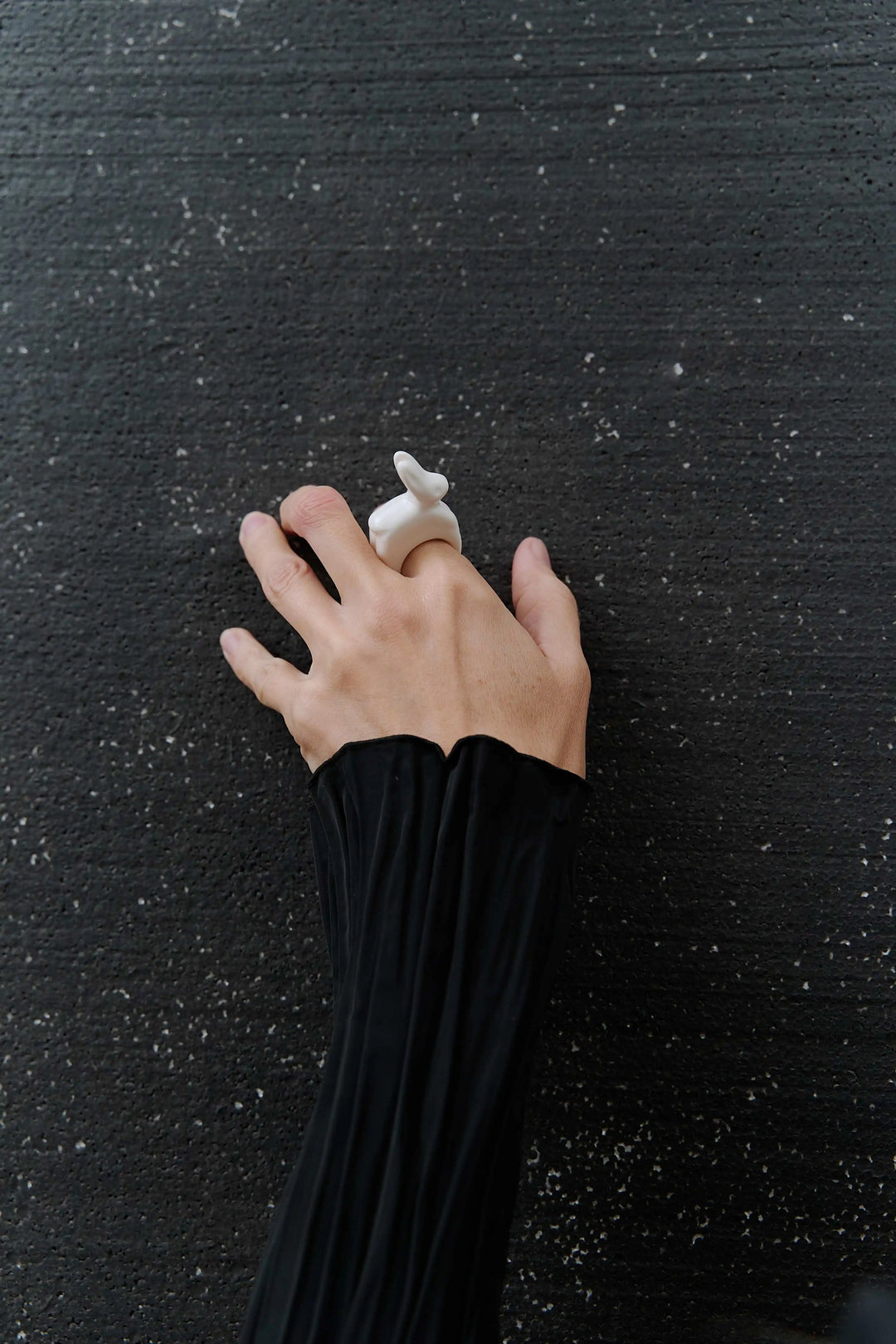 Liuli Bunny-Shaped Ring