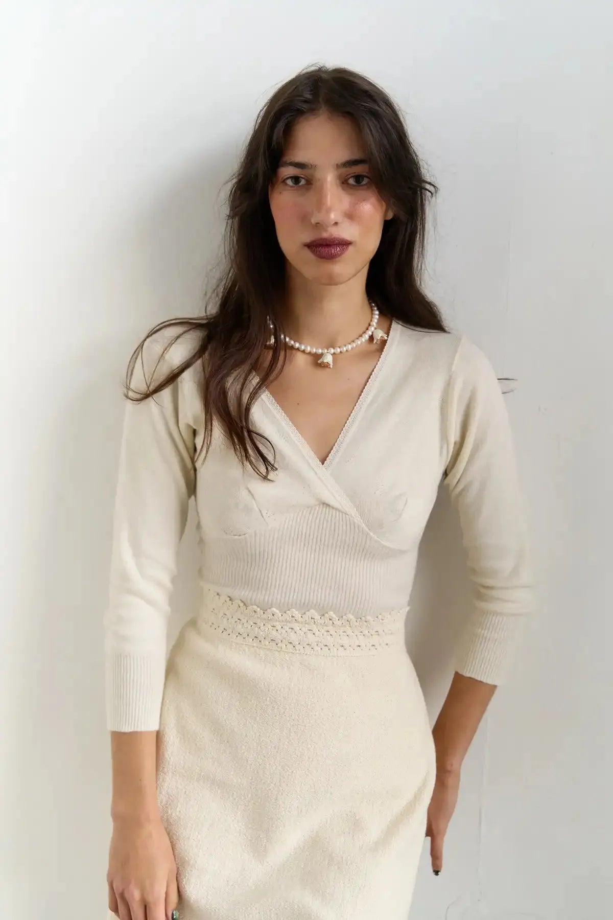 Polysk Necklace with Medium Pearls and Small White Bellflowers