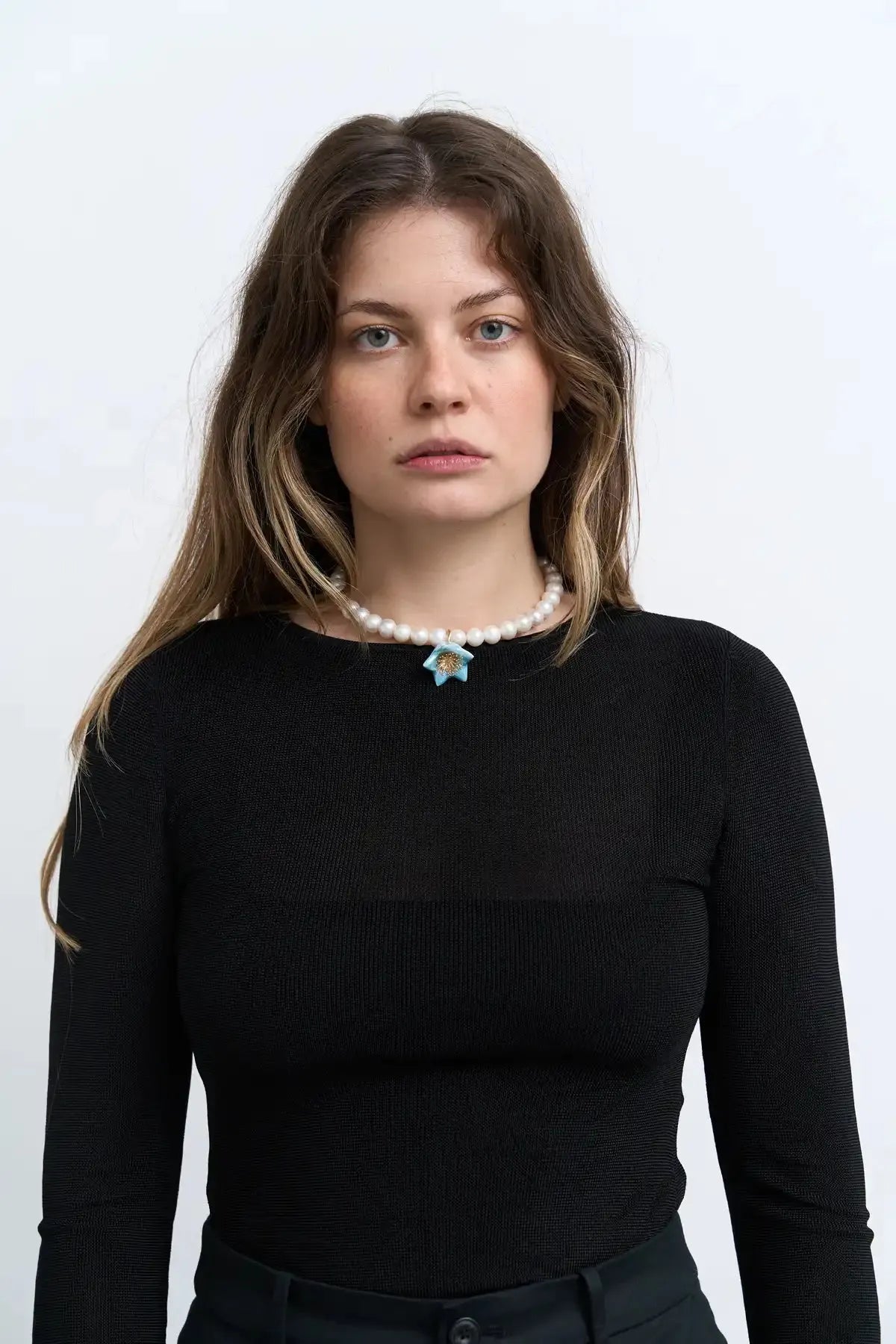 Polysk Necklace with Large Pearls and Sky Blue Bellflower