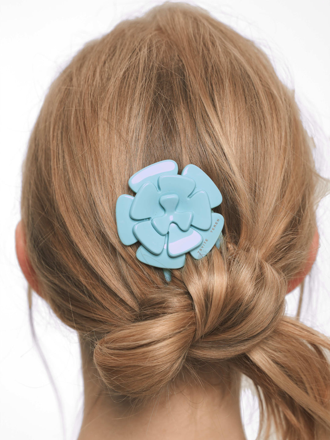 AMORE hair comb in sky blue color