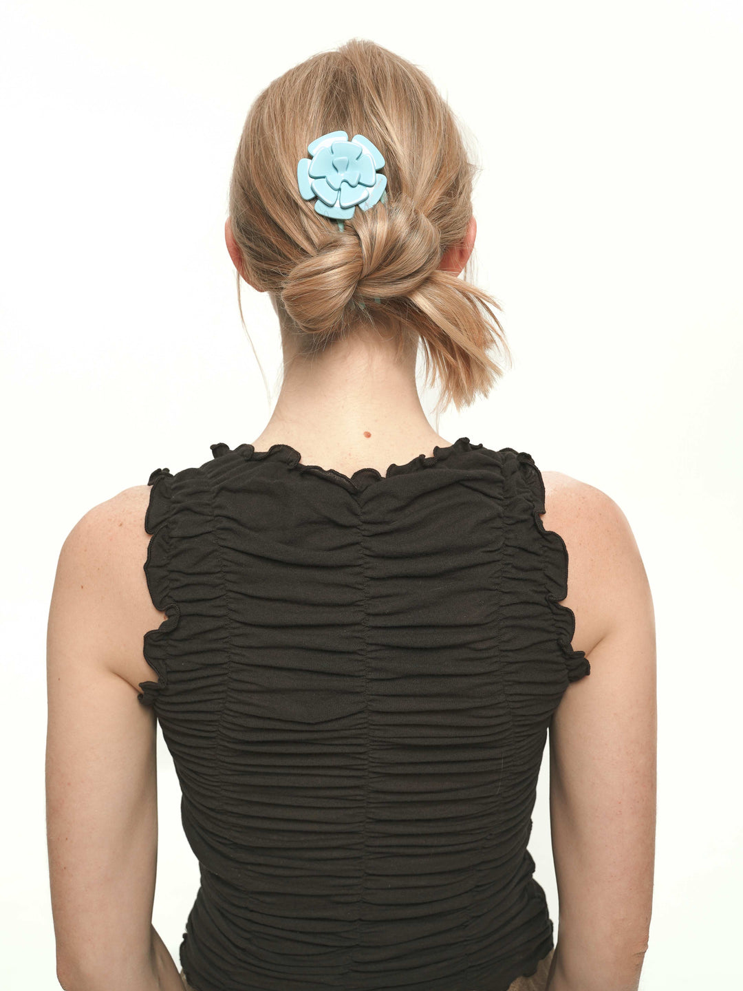 AMORE hair comb in sky blue color