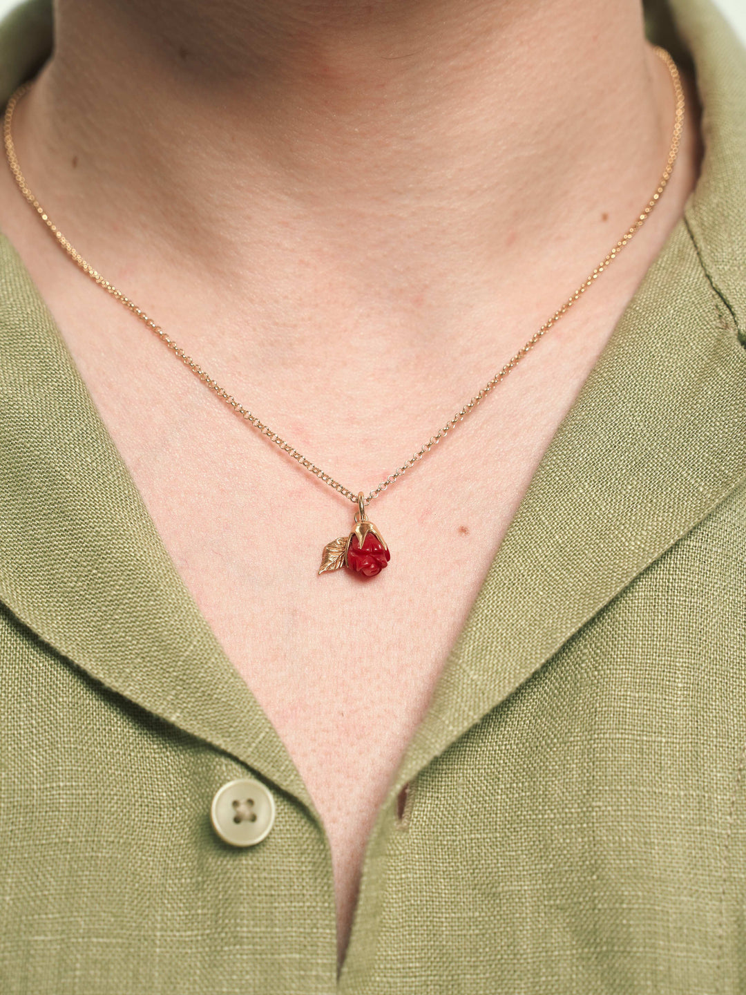 Підвіс ROSARIUM червоний у позолоті на ланцюжку