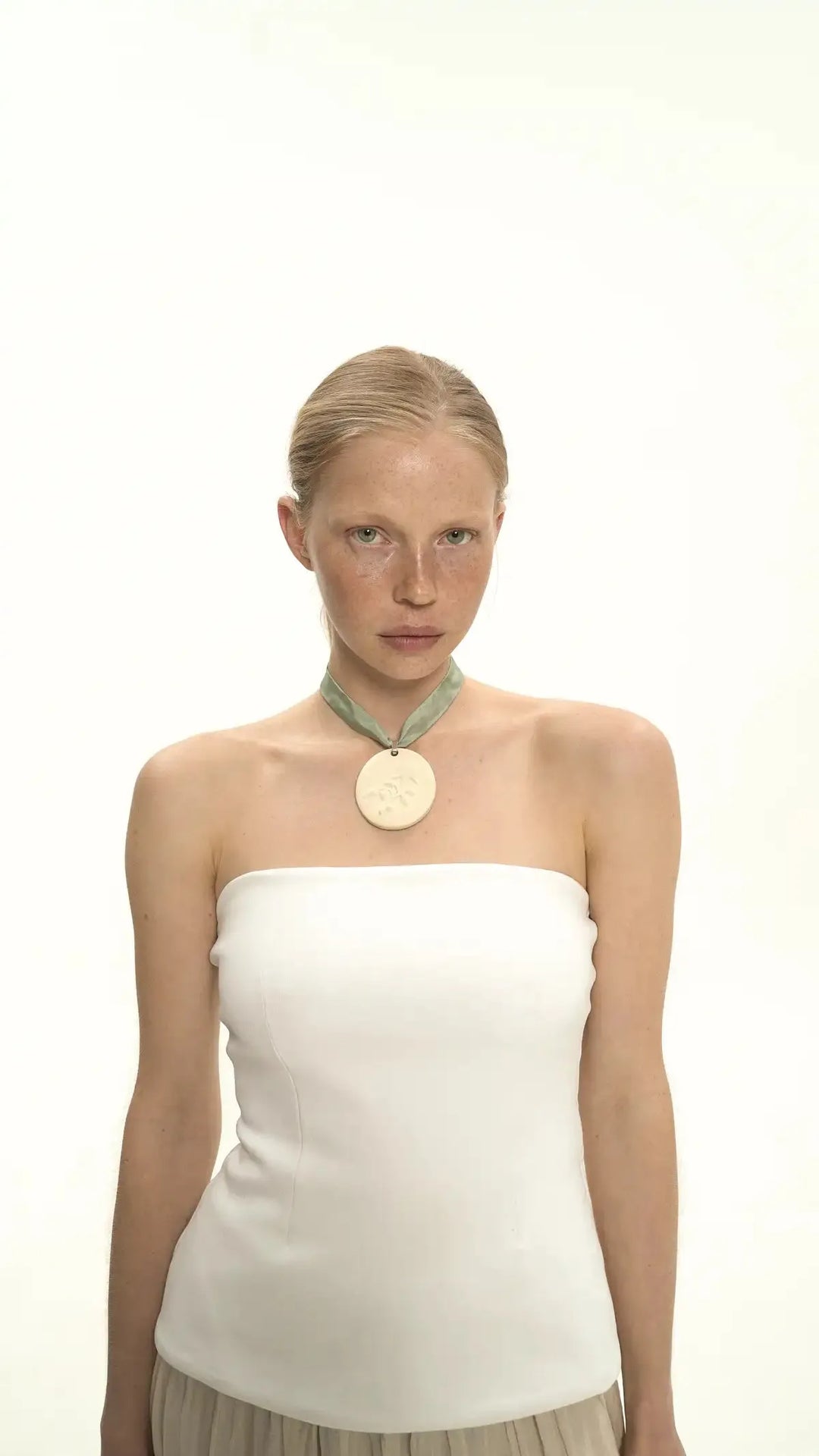 Підвіс-люстерко AMORE у кольорі almond