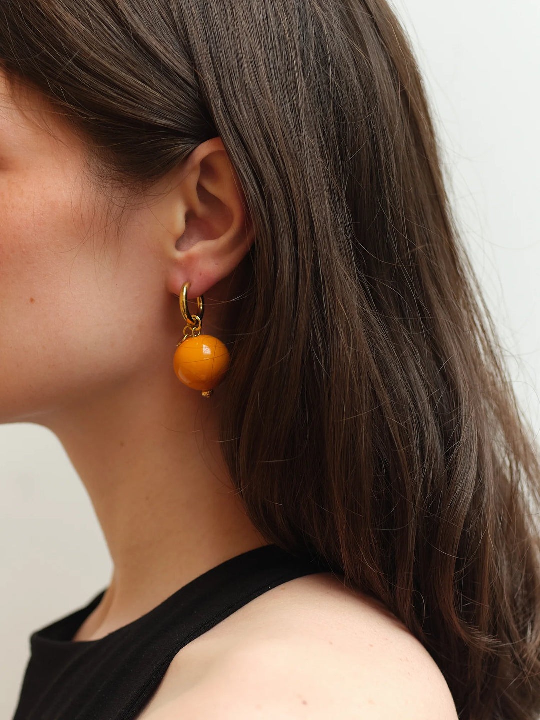 Mono-boucle d'oreille MEADOW orange avec fermoirs dorés