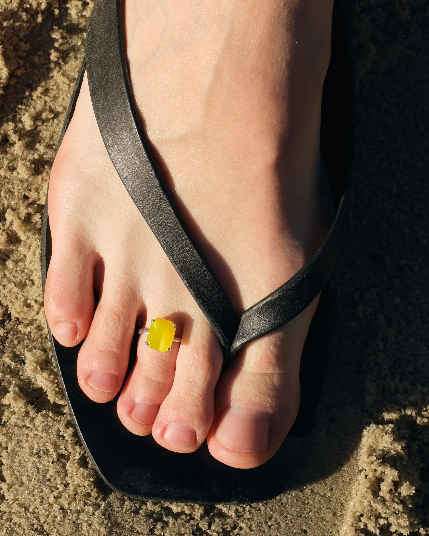 SUNDROP toe ring in yellow