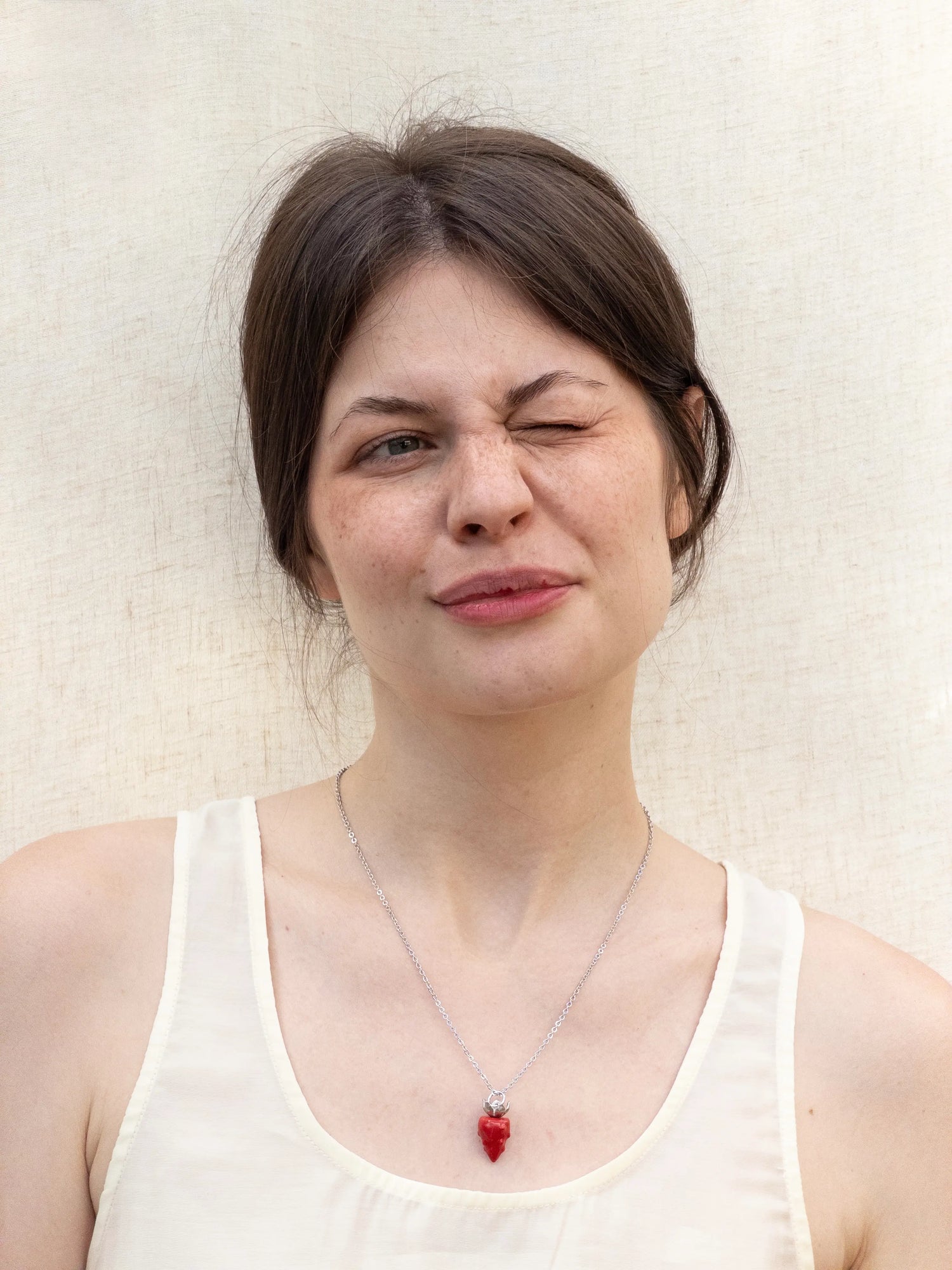 Підвіс STRAWBIE на сріблястому ланцюжку